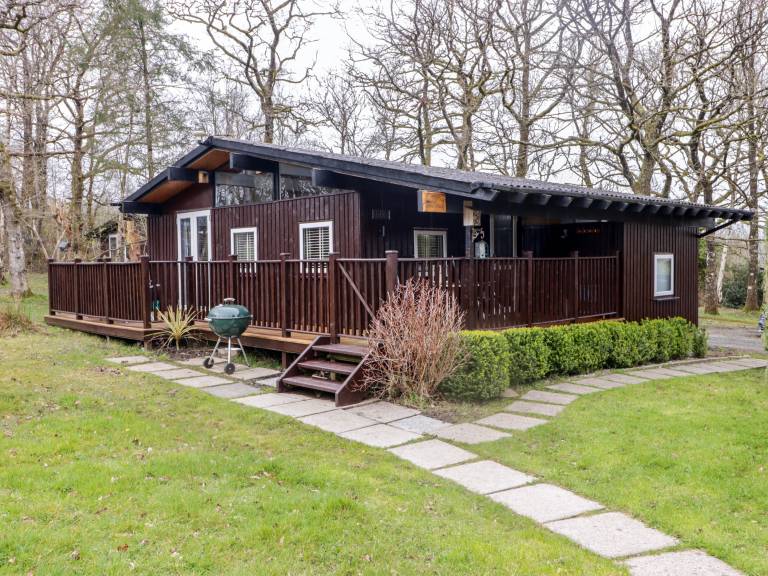 Cottage with pool in Carmarthen