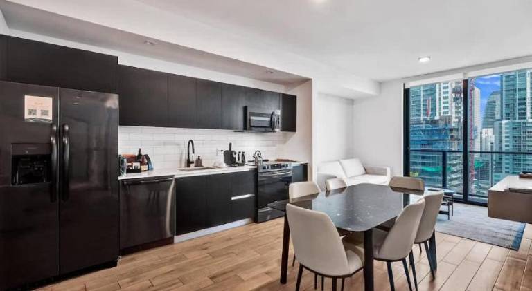 Luxury Miami 2BR City Views — photo 3
