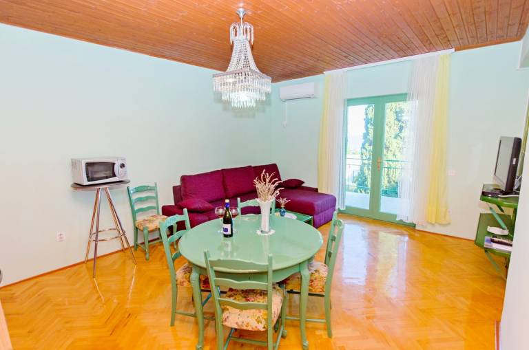Rental apartment with patio & barbeque | Sea view — photo 4