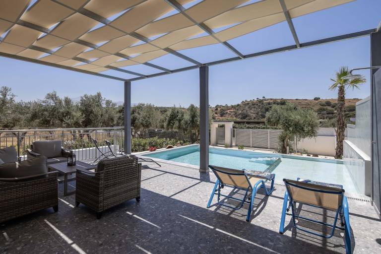 Villa with private pool, yard & BBQ in Rethymno