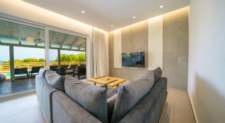 Villa with BBQ, private pool & terrace — photo 2
