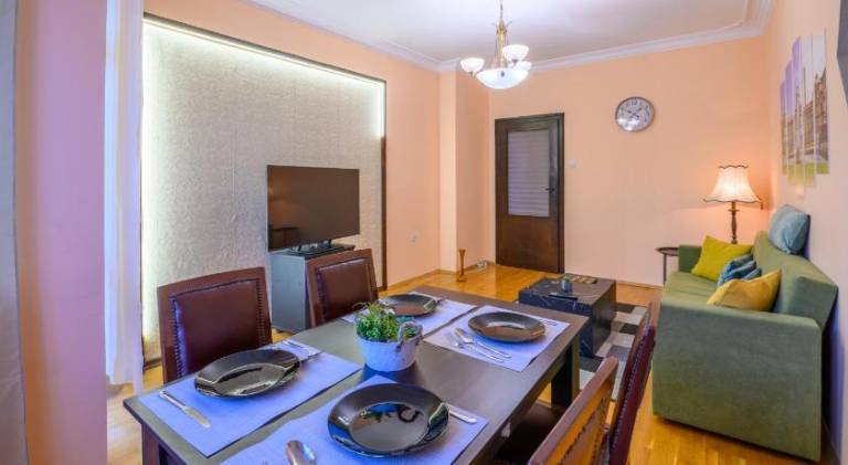 Cozy Central Apartment By NDK and Vitosha Blvd with Free secured parking and two terraces — photo 2