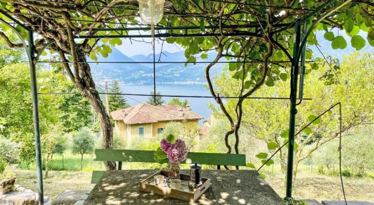 Vacation home with 2 rooms for 6 persons in Varenna