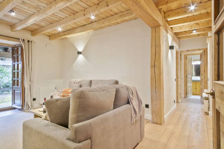 Holiday apartment with yard & fast internet — photo 3