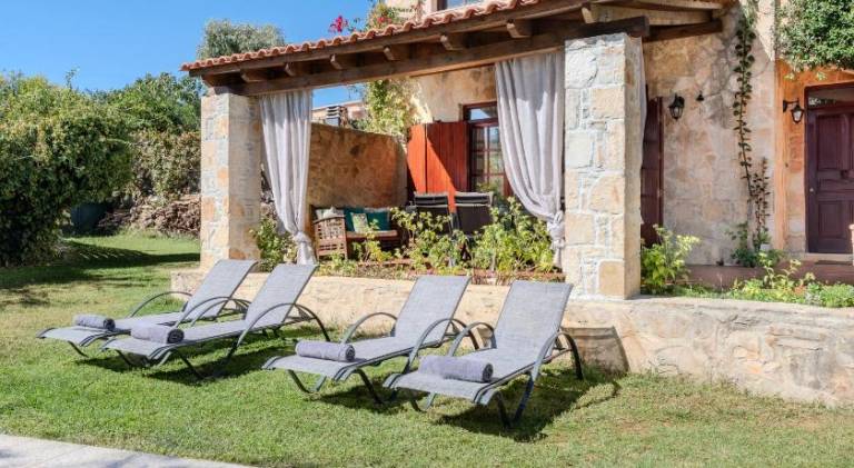 Fully equipped villa with barbeque, private pool & patio | Perfect for remote work | Pet-friendly — photo 4