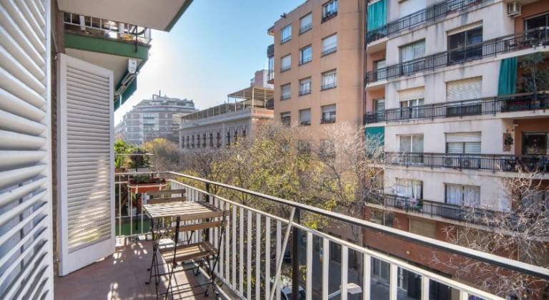 Warmth and comfort in the sought-after Eixample — photo 5