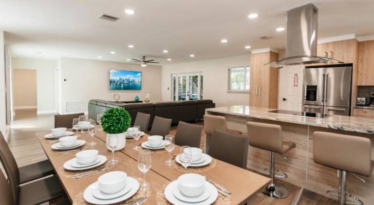 Luxury 5BR Villa Heated Pool near Beach & Casino — photo 2