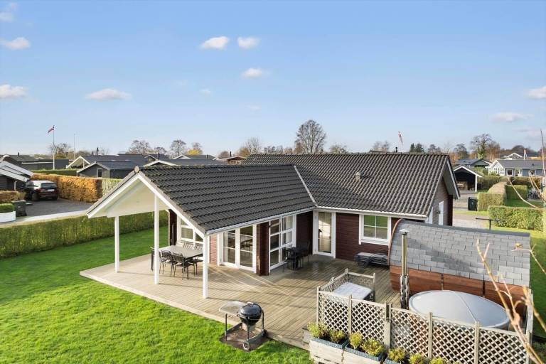 House with patio, sauna & grill in Kolding