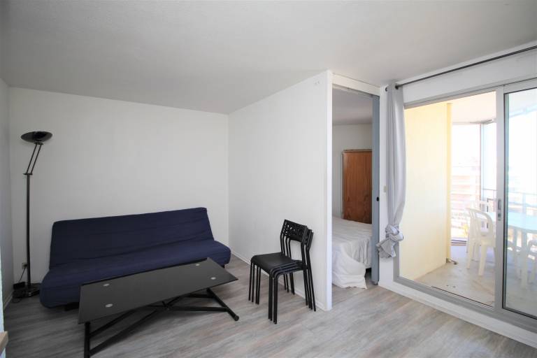 Apartment with yard — photo 5