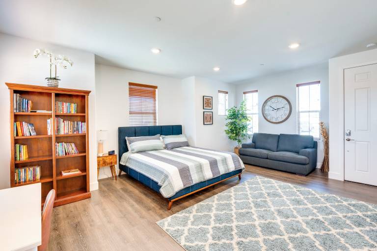 3 Mi to Golf & Shopping Cozy Roseville Studio