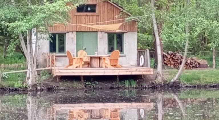 Cabane au bord de l'eau Electricite 12v Peche a la batterie interdite — photo 4