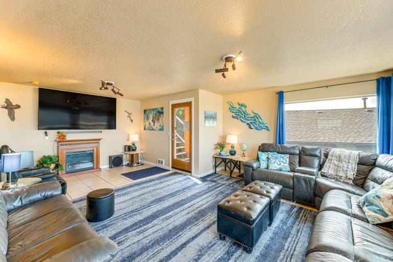 Group Friendly! Rockaway Beach Oasis w/ Game Room — photo 2