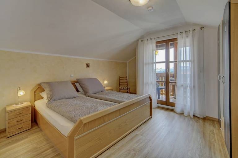 Ferienwohnung DG neu renoviert komplette Etage