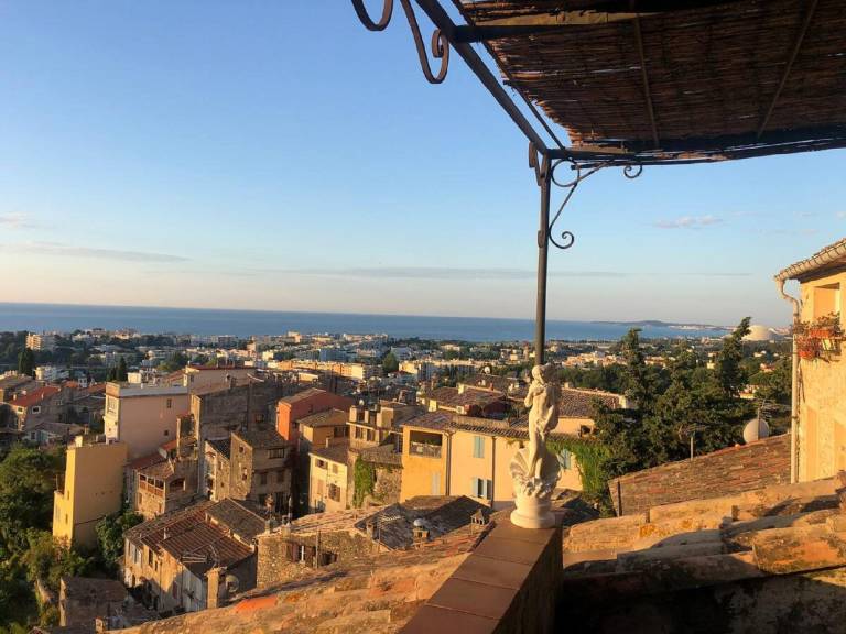 Vacation home with patio in Cagnes-sur-Mer