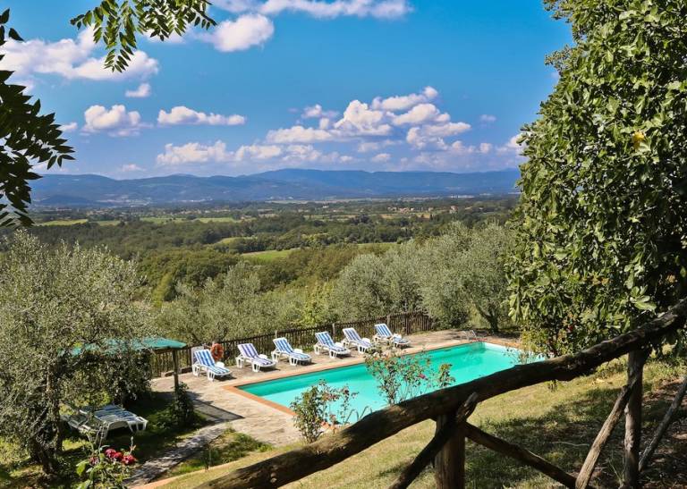 Casa a Borgo San Lorenzo con barbecue e piscina