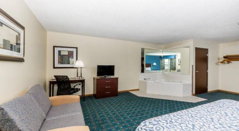 Days Inn by Wyndham Sioux City — photo 2