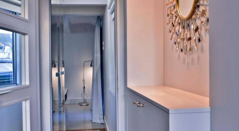 Fully equipped rental apartment with patio | Next to Syntagma Square | Pets allowed — photo 3
