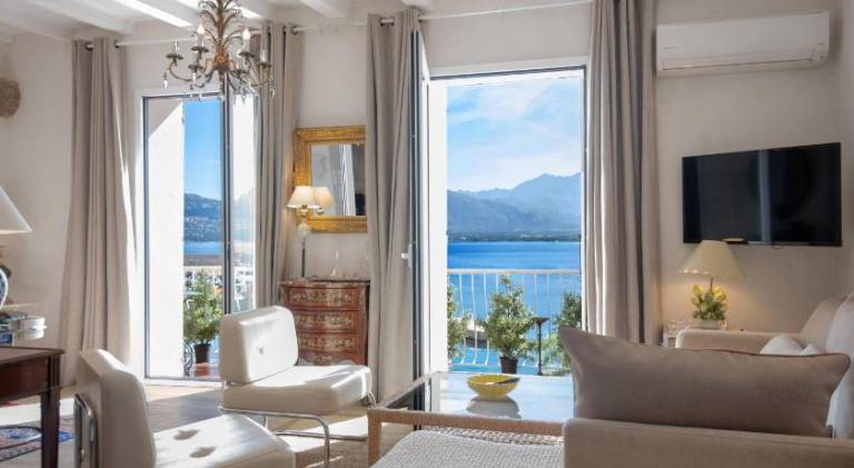 Serviced apartment with 2 rooms for 4 persons in Calvi