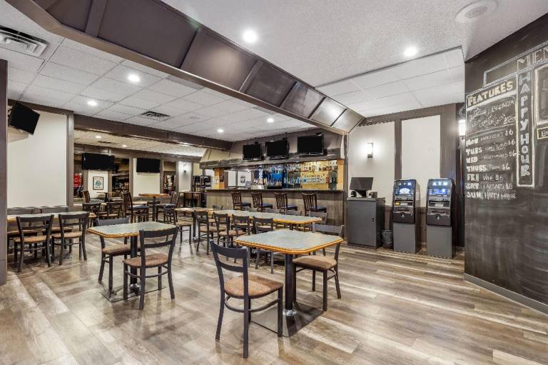 Days Inn by Wyndham Airdrie — photo 2