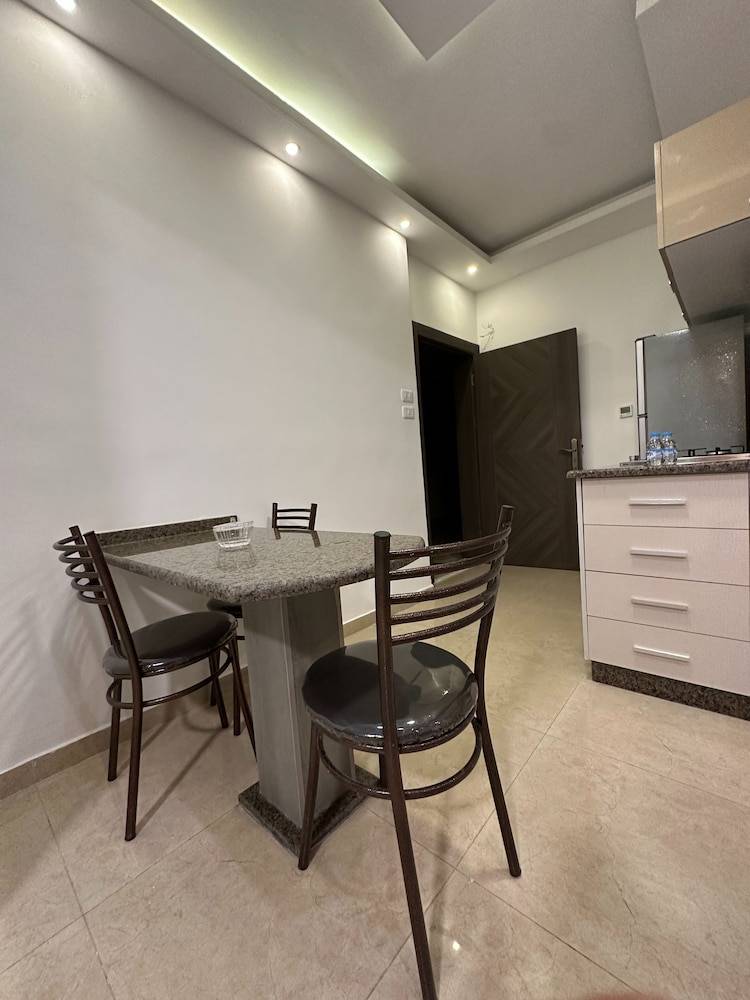 Apartment Abdun Al Janobi