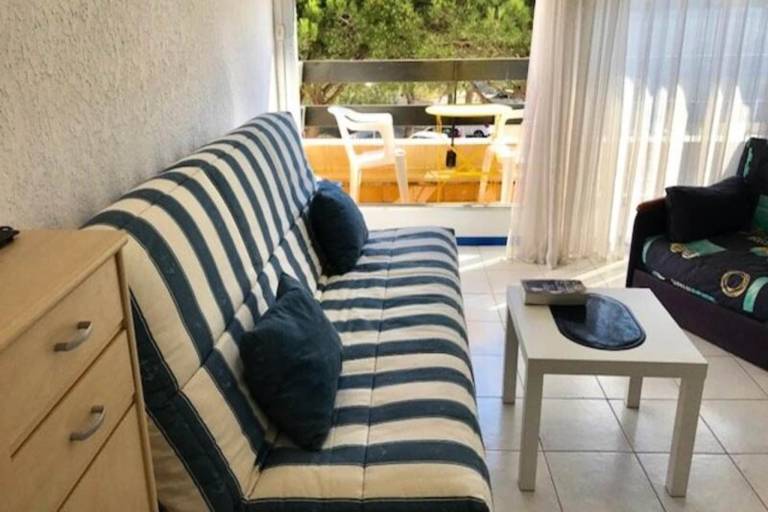 Holiday apartment with terrace & pool | Next to the beach | Pet-friendly — photo 4