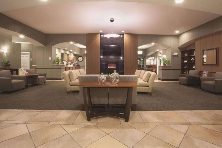 La Quinta Inn & Suites by Wyndham Albuquerque Midtown — photo 2