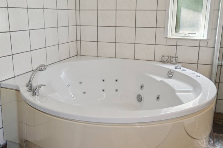 Child-friendly vacation home with hot tub, barbecue & terrace | Dogs allowed — photo 2