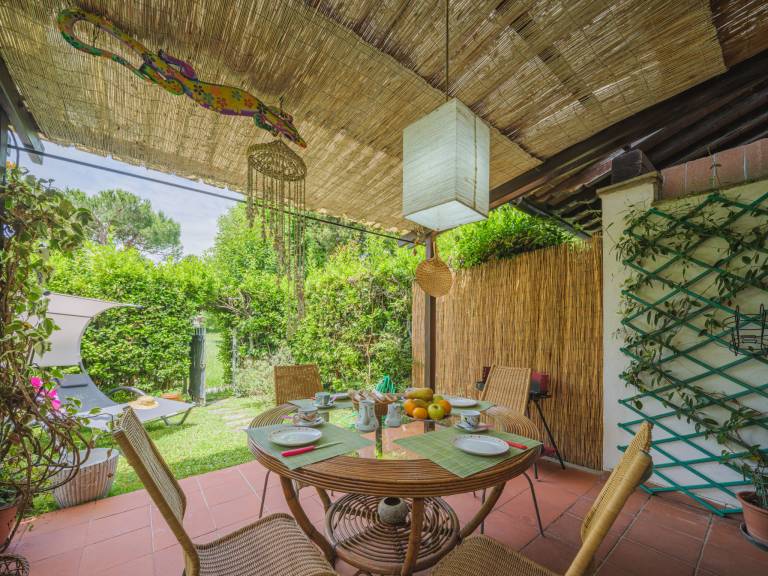 Apartment with BBQ, patio & garden — photo 2