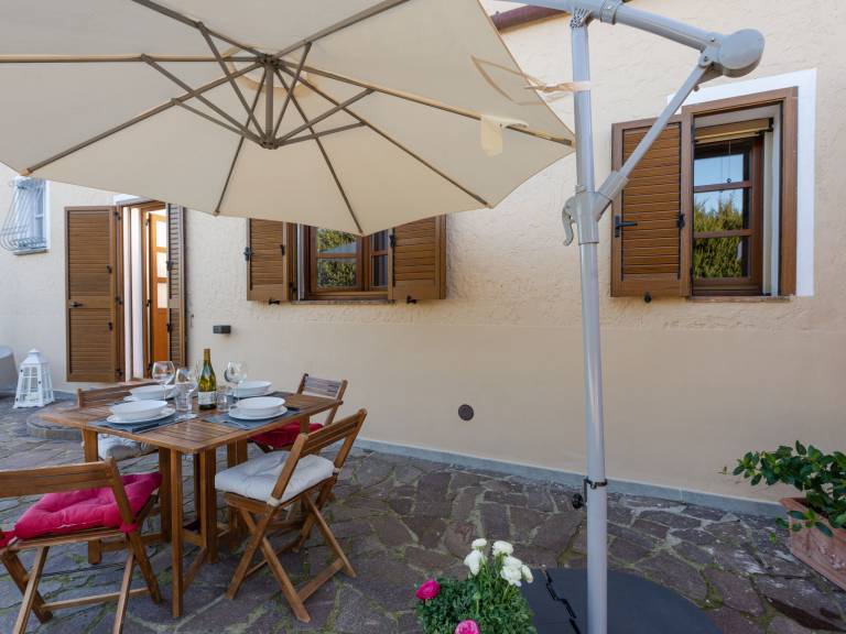 Fully equipped holiday apartment with patio, grill & garden | Pets allowed — photo 3