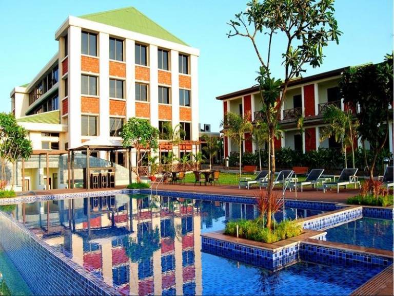 Resort Ganpatipule Beach
