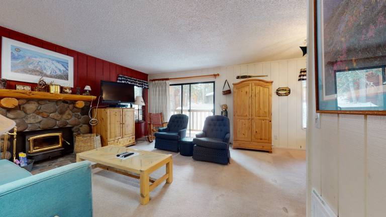 Condo with heated pool, sauna & grill in Mammoth Lakes, CA