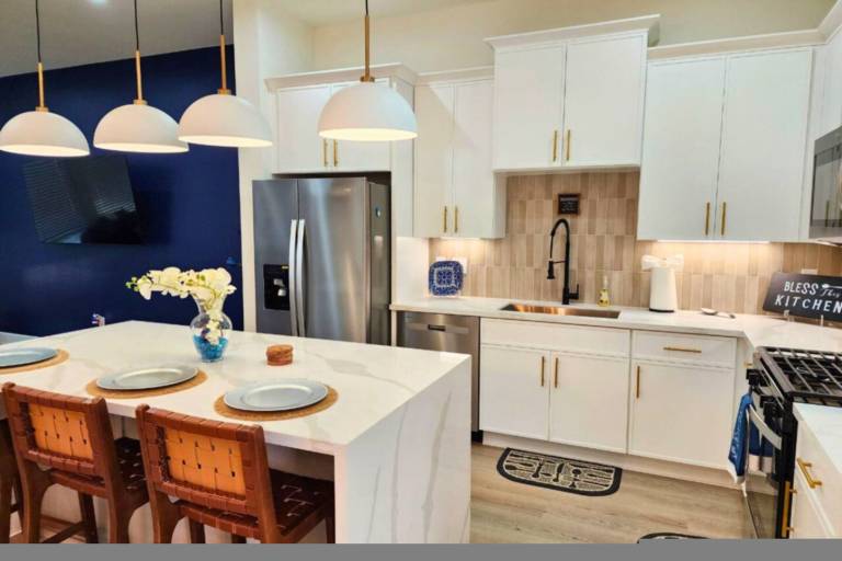 Family-friendly vacation home with yard | Pet-friendly — photo 2