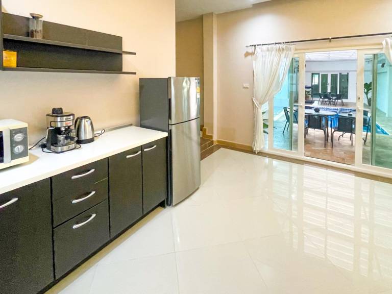 Villa with barbeque, garden & pool | Perfect for remote work | Pets are welcome — photo 4