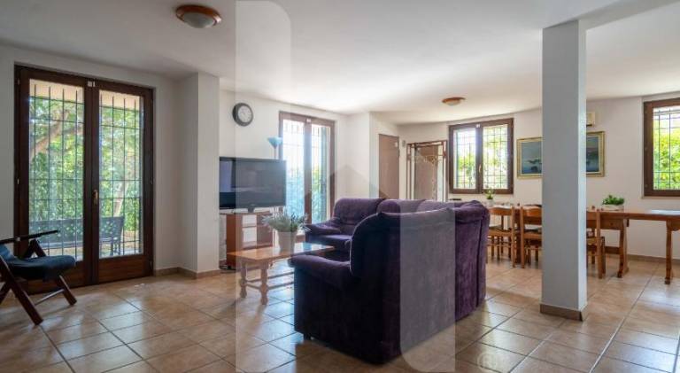 Villa with 5 rooms for 9 persons — photo 2