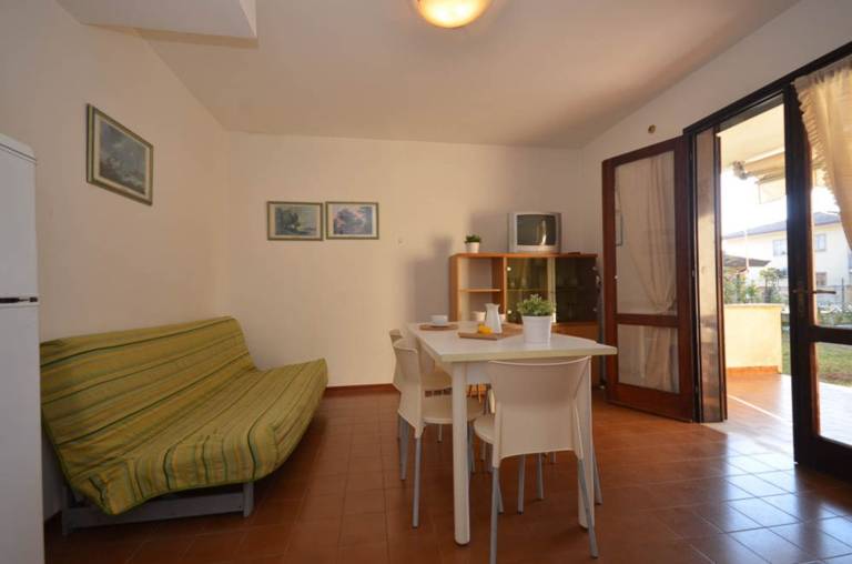 Family-oriented nice villa with patio, yard & BBQ | Garden view | Dogs allowed — photo 3