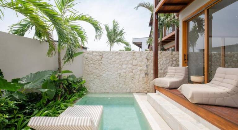 Villa with pool — photo 5