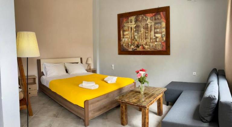 Beautiful rental apartment with patio & yard | Pet-friendly in Parga