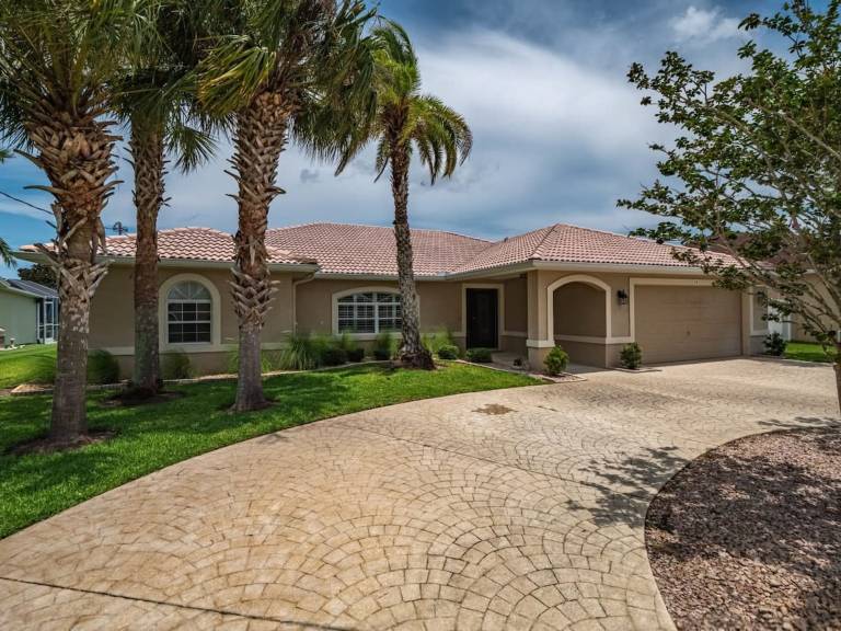 Casa Canal 4 Bed 3 Bath Pool Spa Boat dock sleeps 8 — photo 2