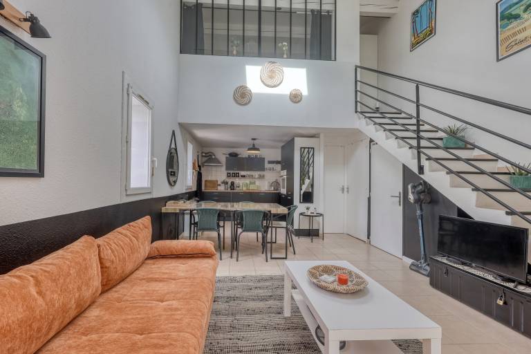 House with patio & yard in Bandol