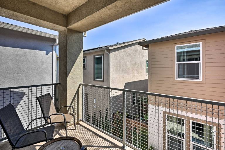 Pet-Friendly Elk Grove Retreat w/ Balcony! — photo 2