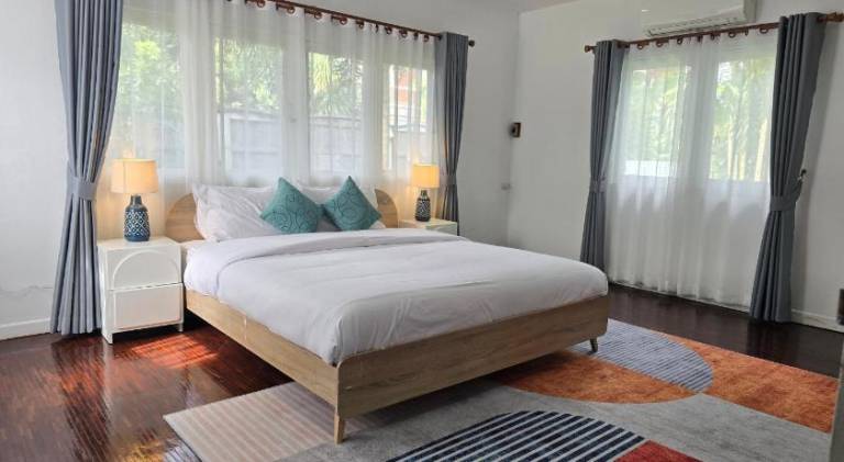 Big villa with pool & jacuzzi | Pet-friendly — photo 2