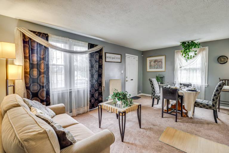 8 Mi to Washington DC Pet Friendly Maryland Home