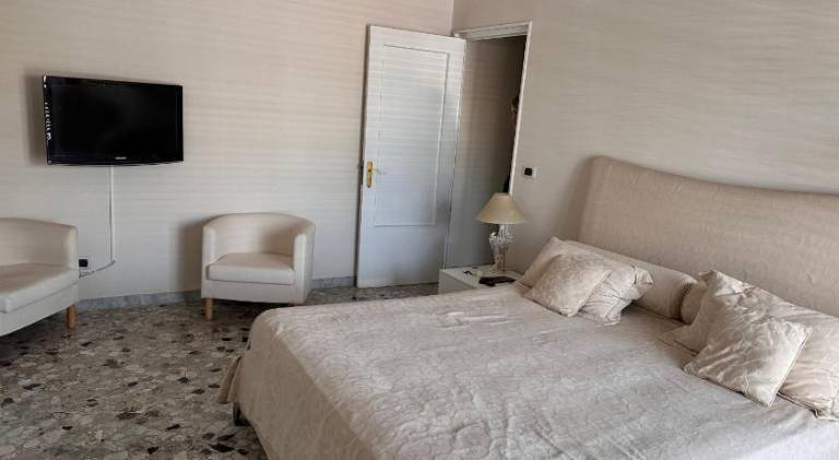 Apartment with 2 rooms for 4 persons — photo 2