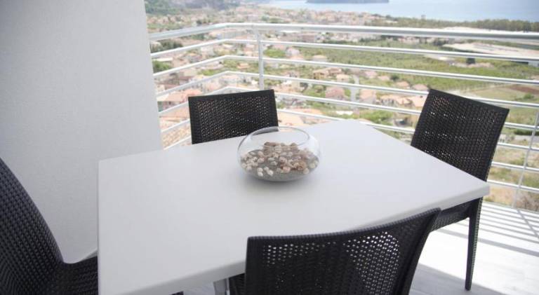 Child-friendly nice serviced apartment with garden, barbeque & pool | Pets allowed — photo 5