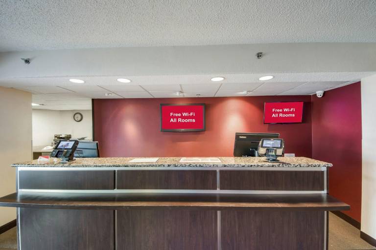 Red Roof Inn Laredo — photo 5