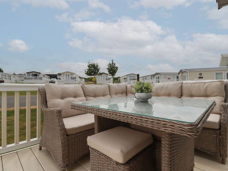 Cottage with pool & yard | Beach view — photo 4