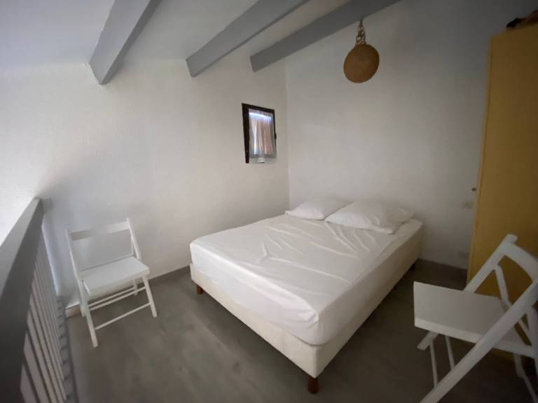 Beachfront 1BR Loft with Terrace, Parking, and Close to Shops in Port Leucate — photo 4