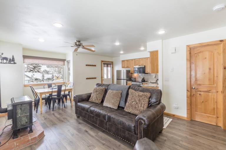 Welcoming Mountain Condo Steps Away from Main Street Balcony — photo 4