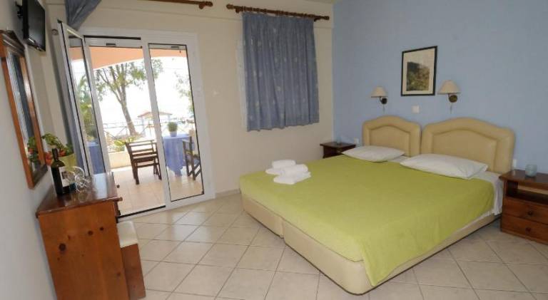 Lovely serviced apartment with patio & garden | Close to the beach | Dogs allowed — photo 2