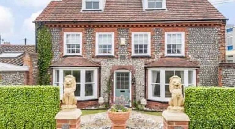West Cottage. Central, beautiful, 2 mins to beach. in Cromer